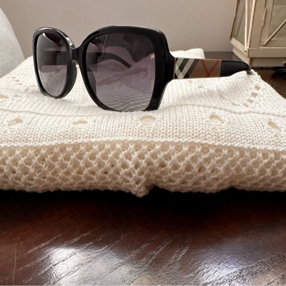 -💫NWT BURBERRY sunglasses